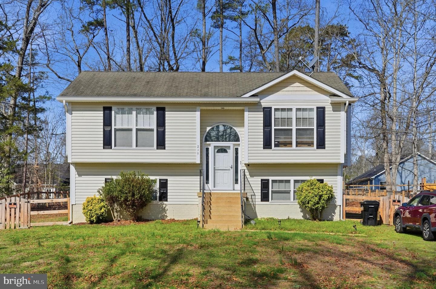 219 Hollyside Drive photo 43