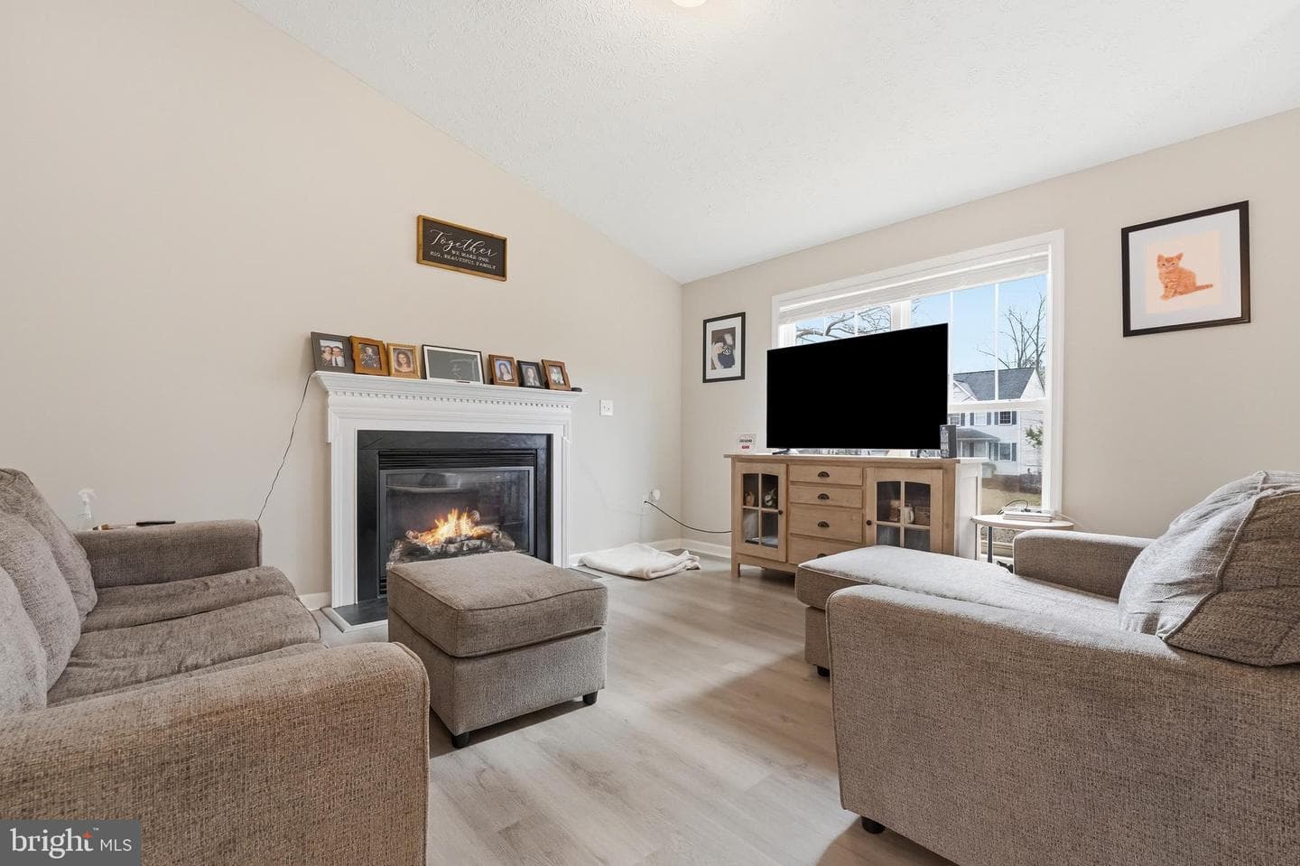 219 Hollyside Drive photo 9