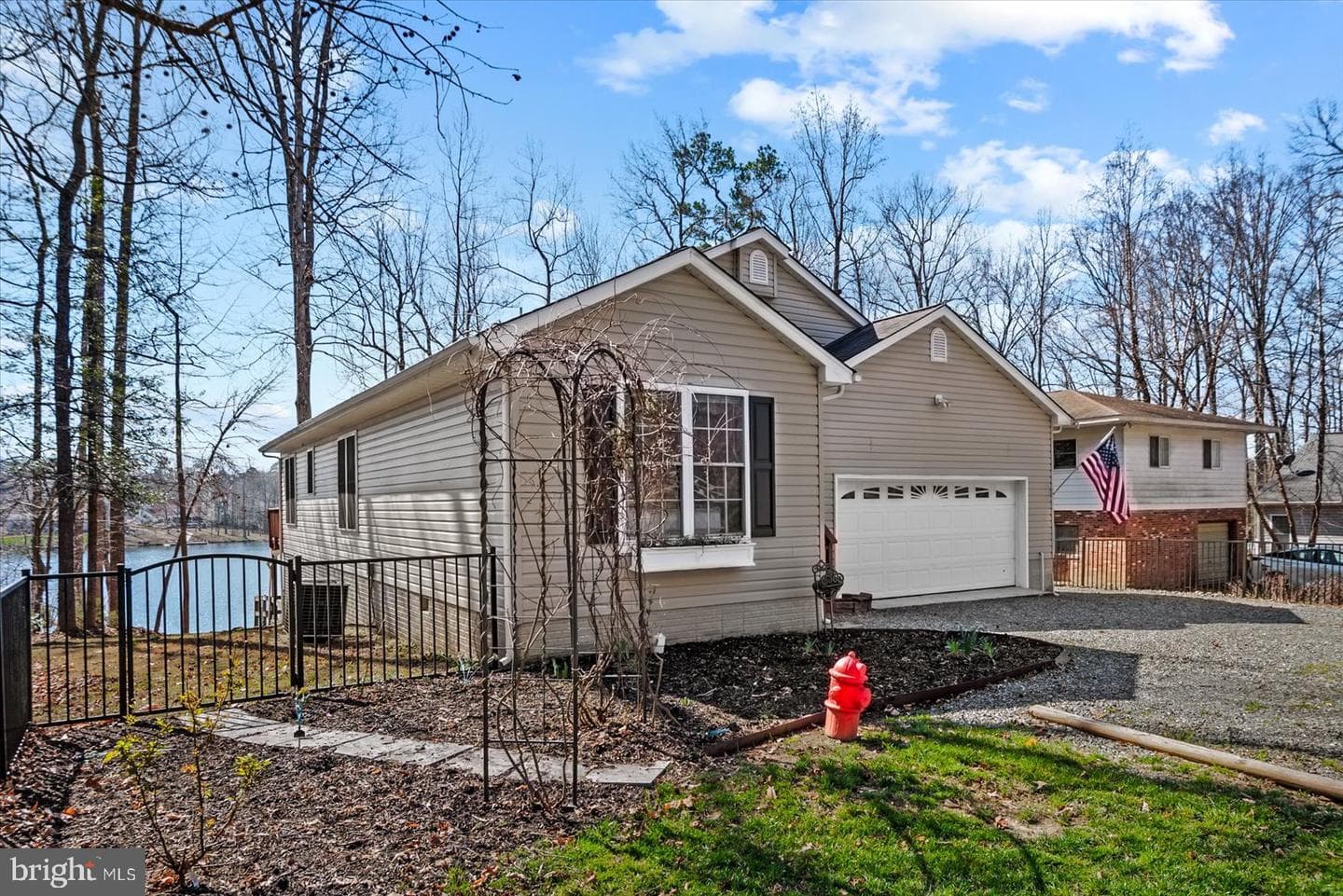 686 Lake Caroline Drive photo 2