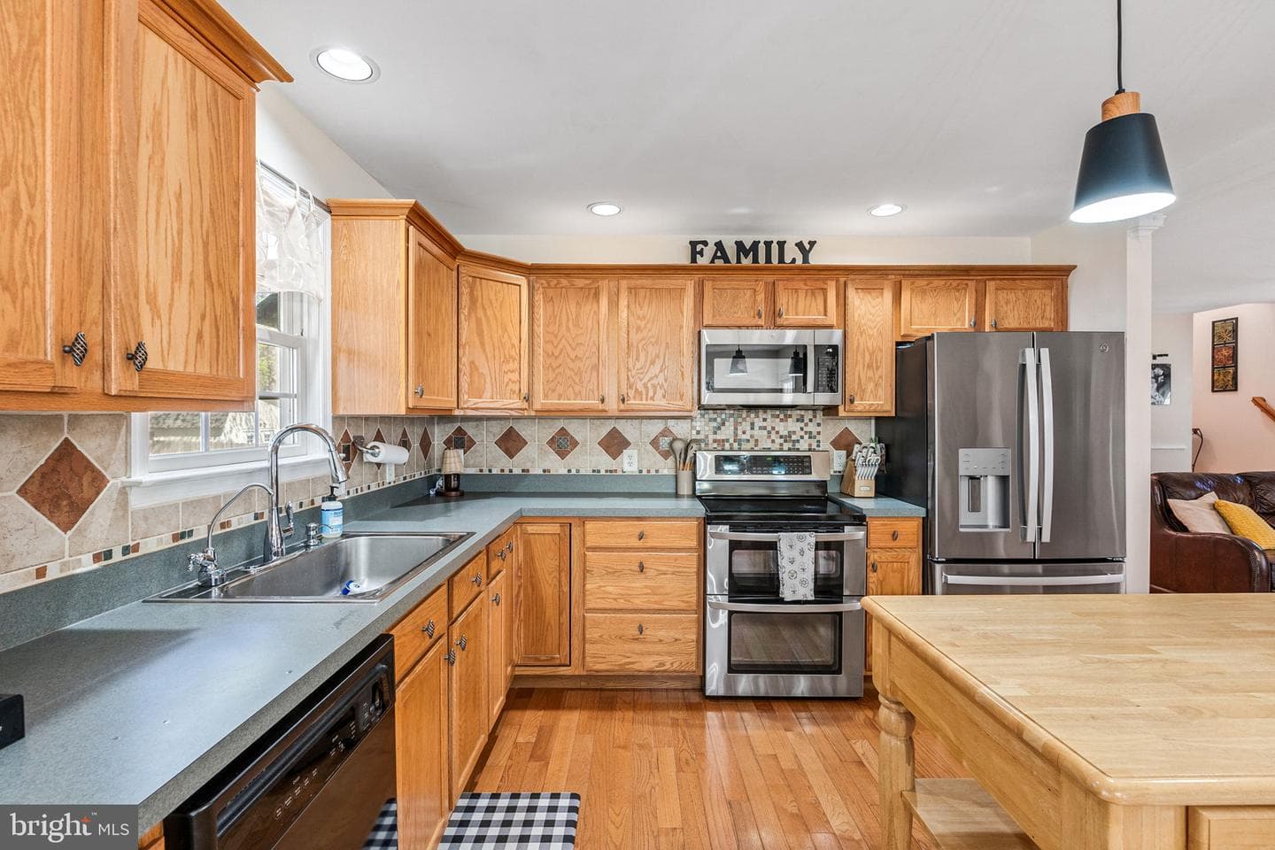 425 Dorset Drive photo 8