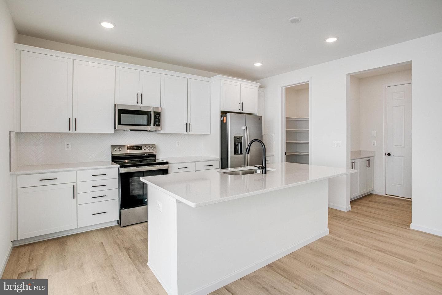 7099 Resolution Way photo 13