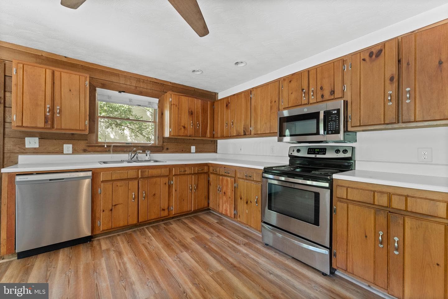 433 Cornwall Drive photo 17