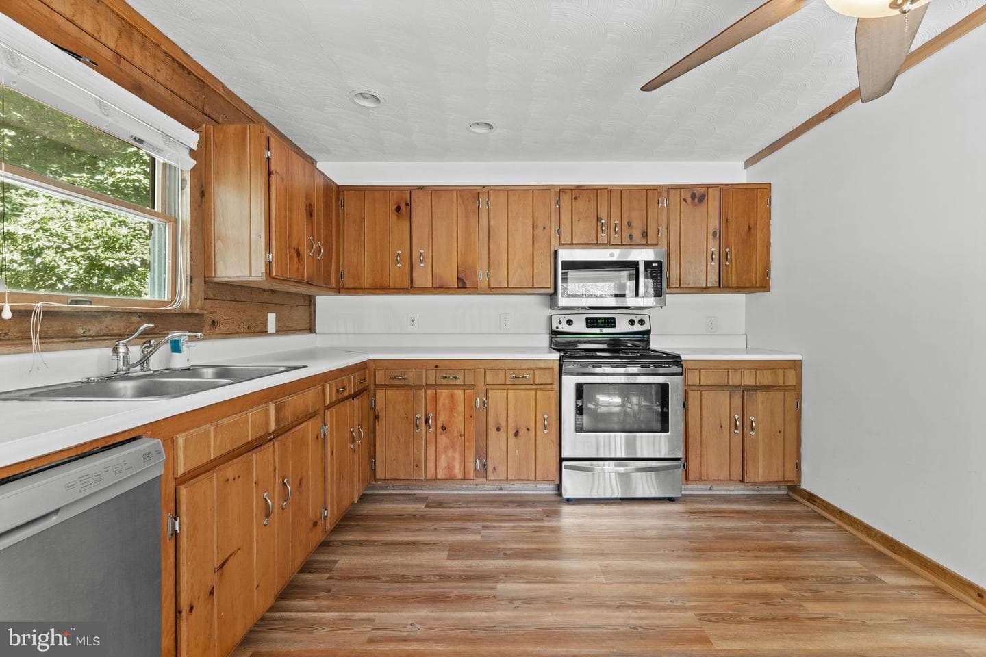 433 Cornwall Drive photo 22