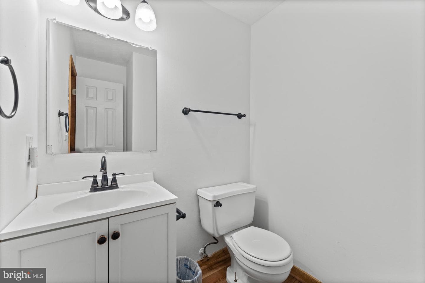 433 Cornwall Drive photo 33