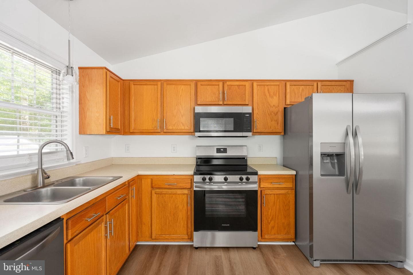 261 Manchester Drive photo 28