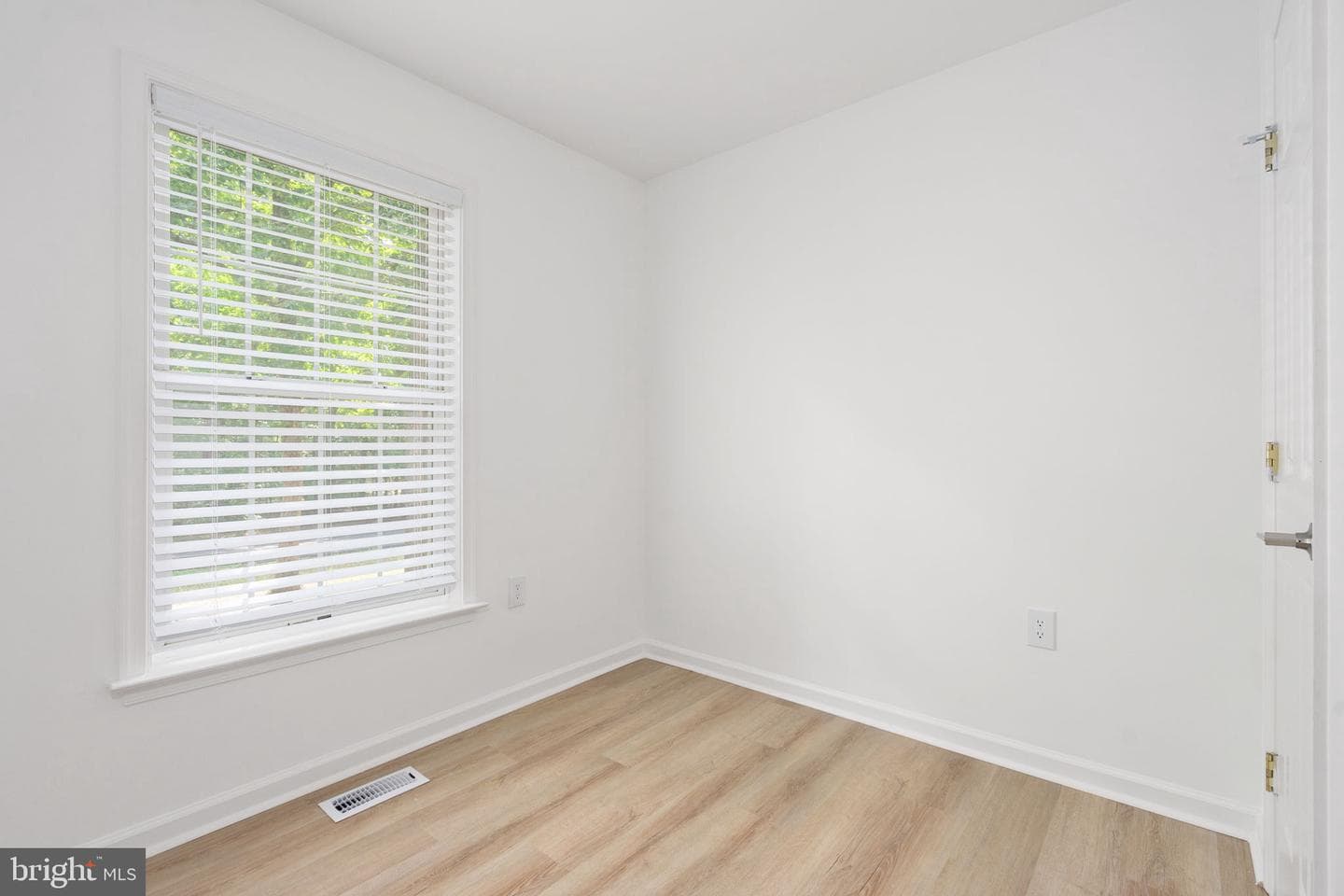 261 Manchester Drive photo 45