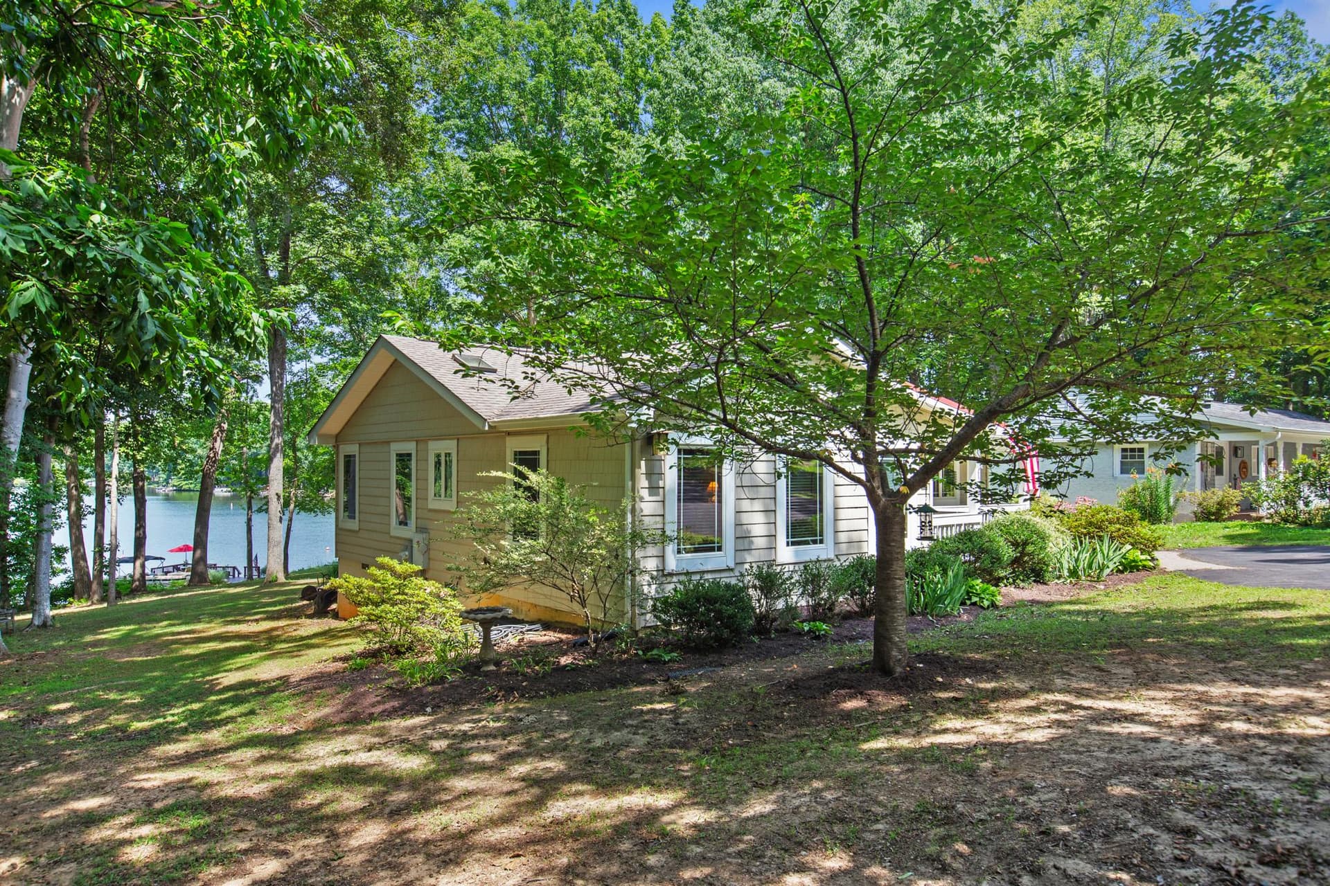 322 Lake Caroline Dr photo 3