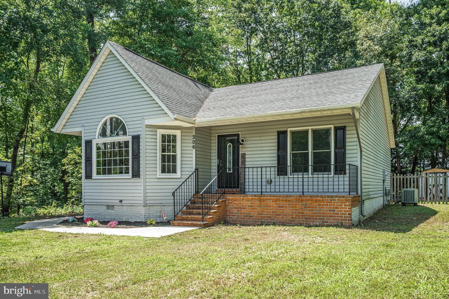 306 Crump Drive photo 3