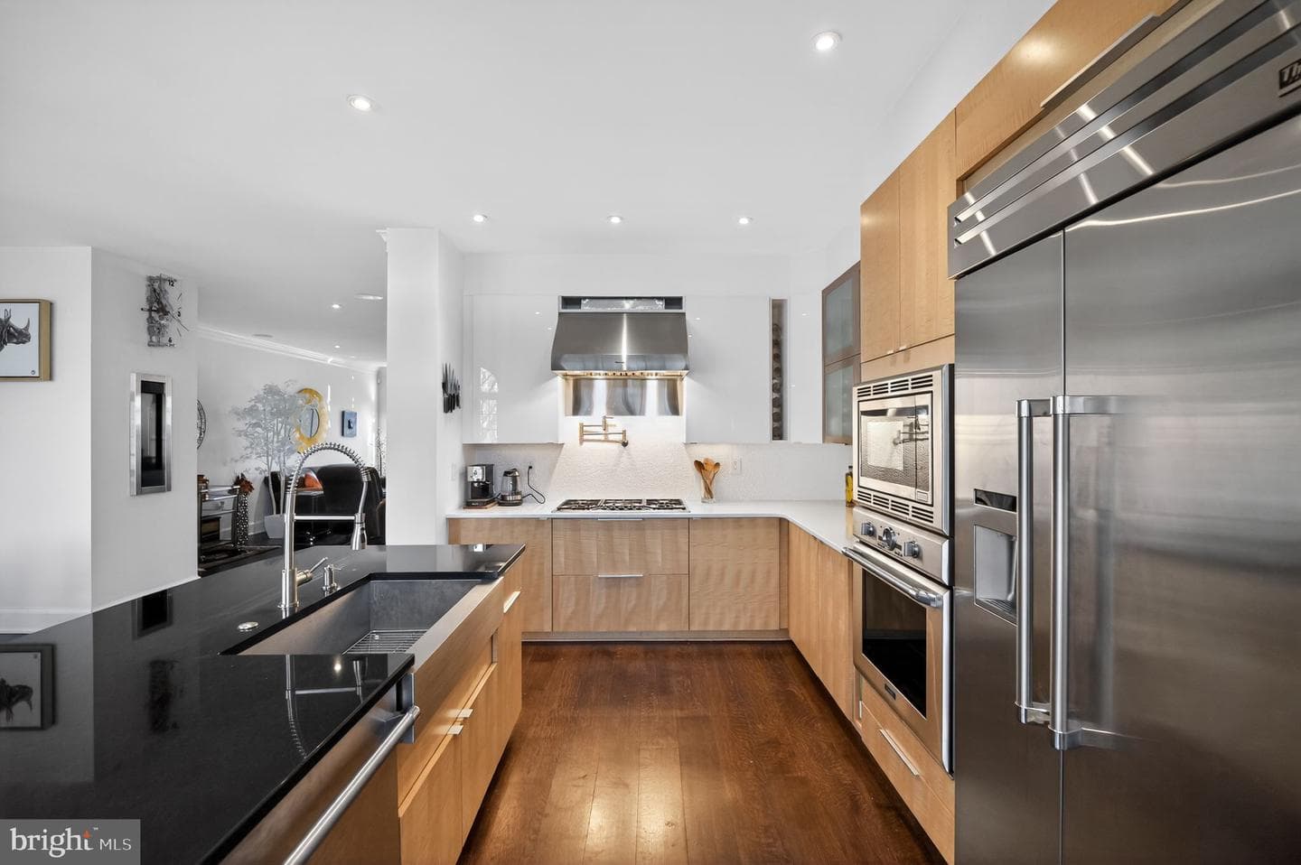 128 Rees Place photo 15