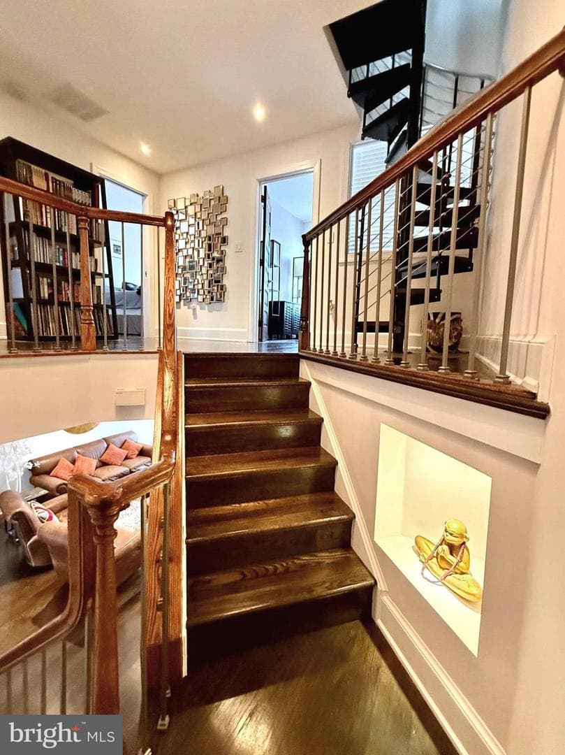 128 Rees Place photo 24