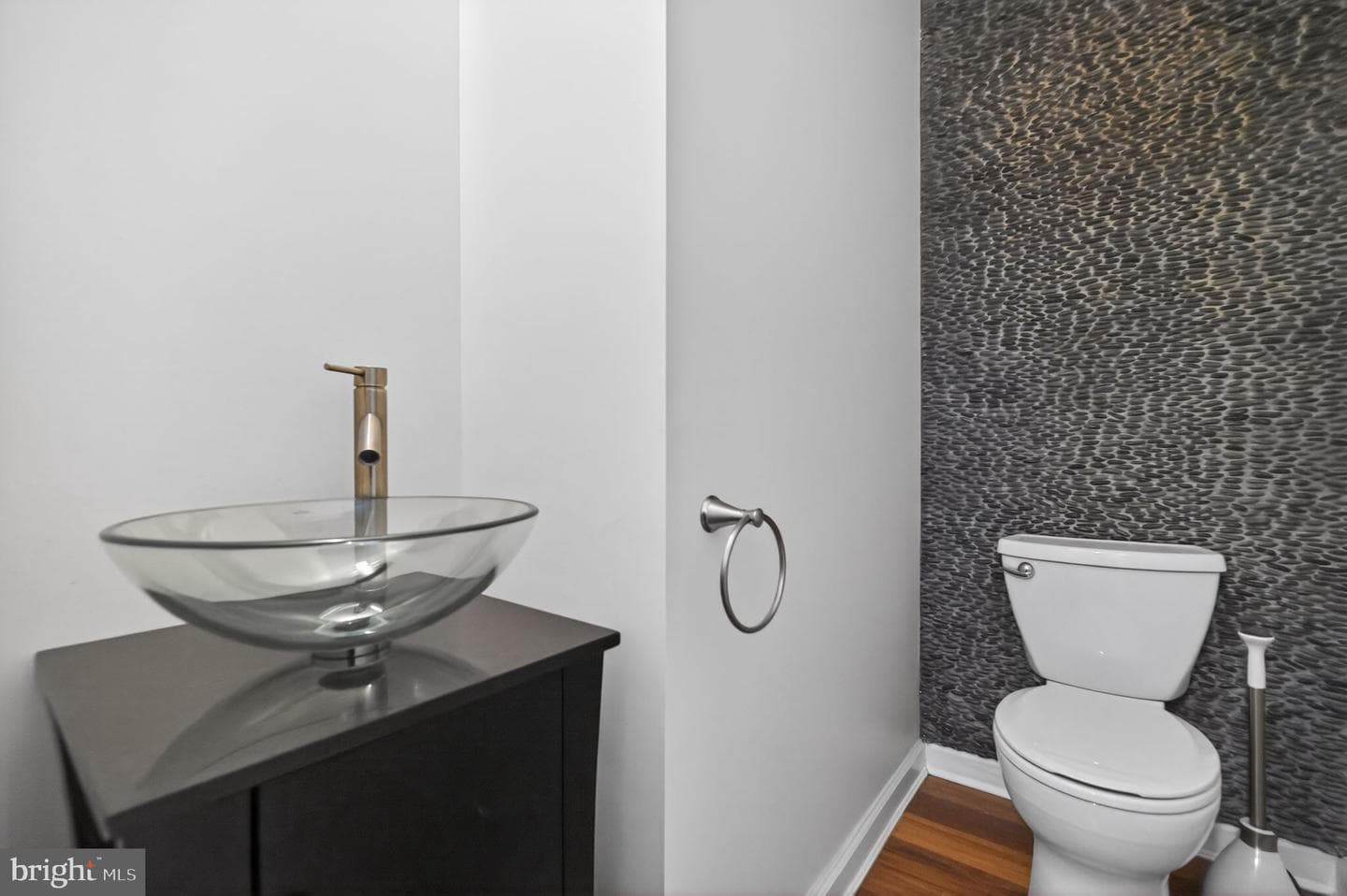 128 Rees Place photo 33