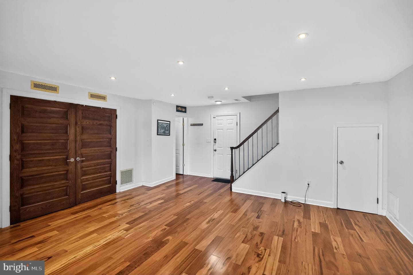128 Rees Place photo 41
