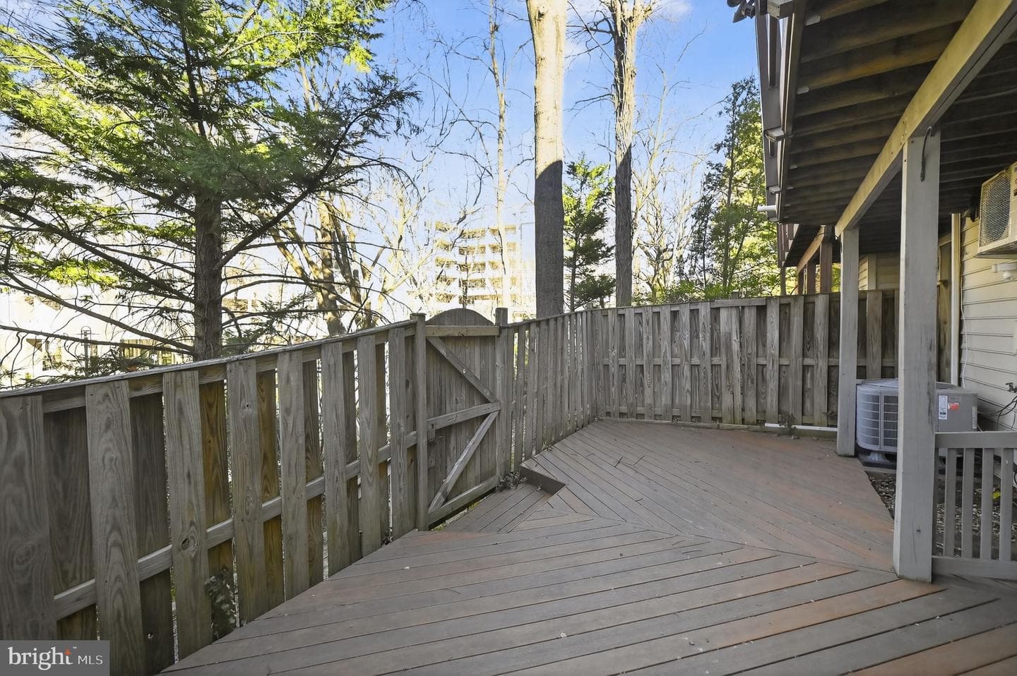 128 Rees Place photo 45
