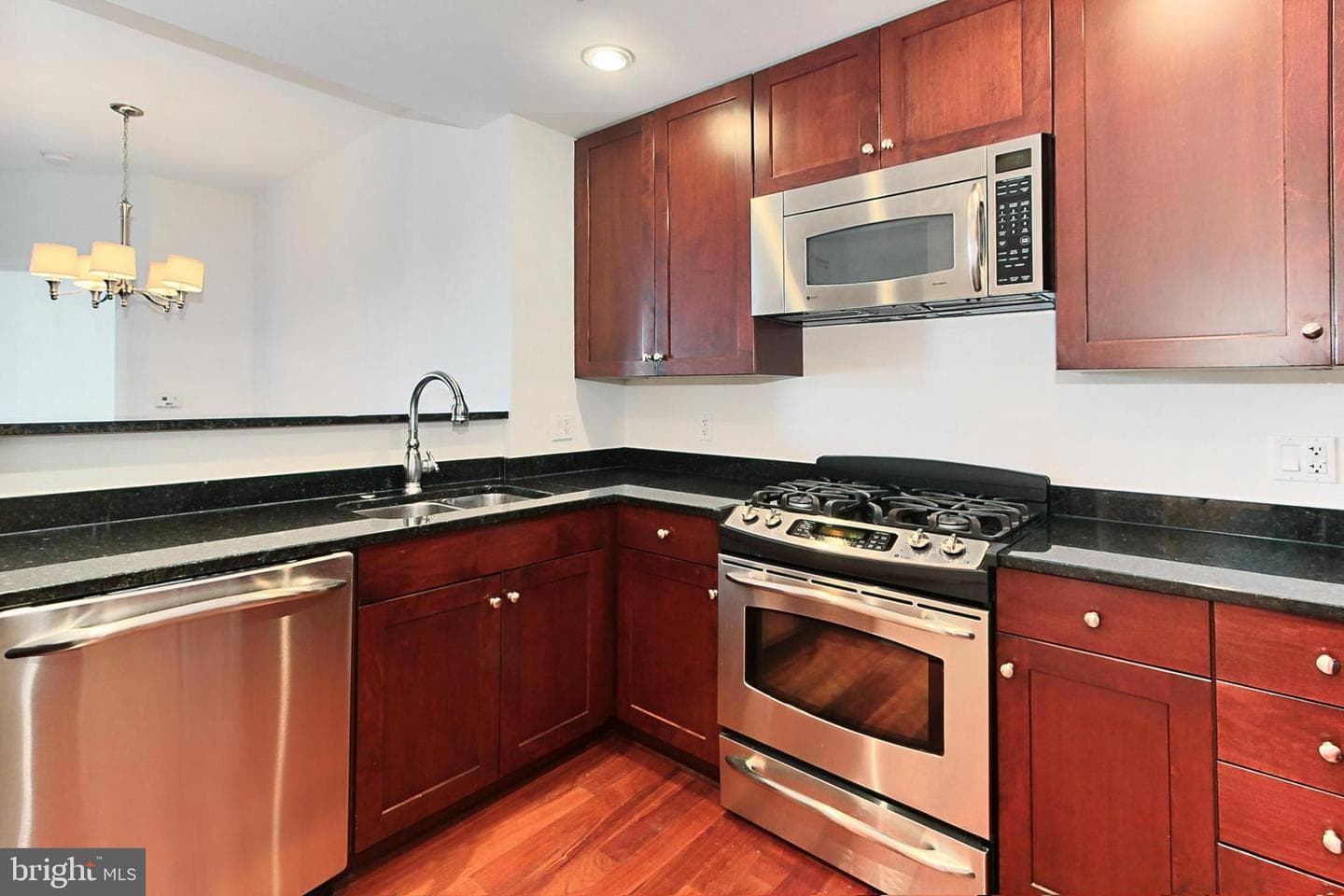 513 W Broad Street #711 photo 15