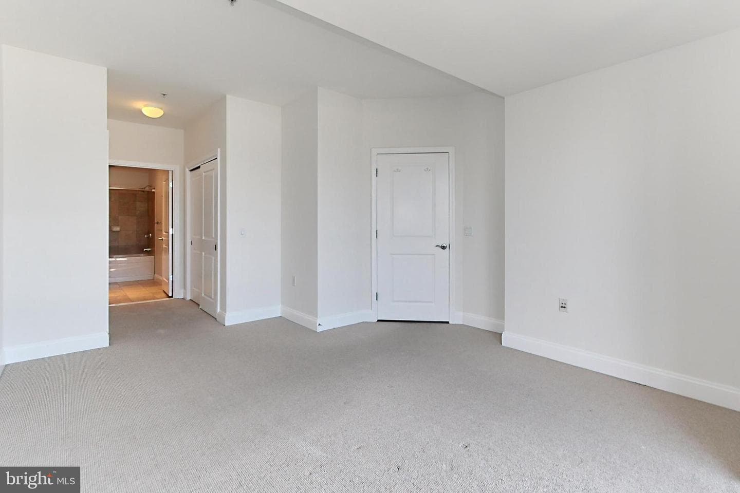 513 W Broad Street #711 photo 24