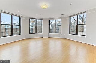 444 W Broad St photo 8