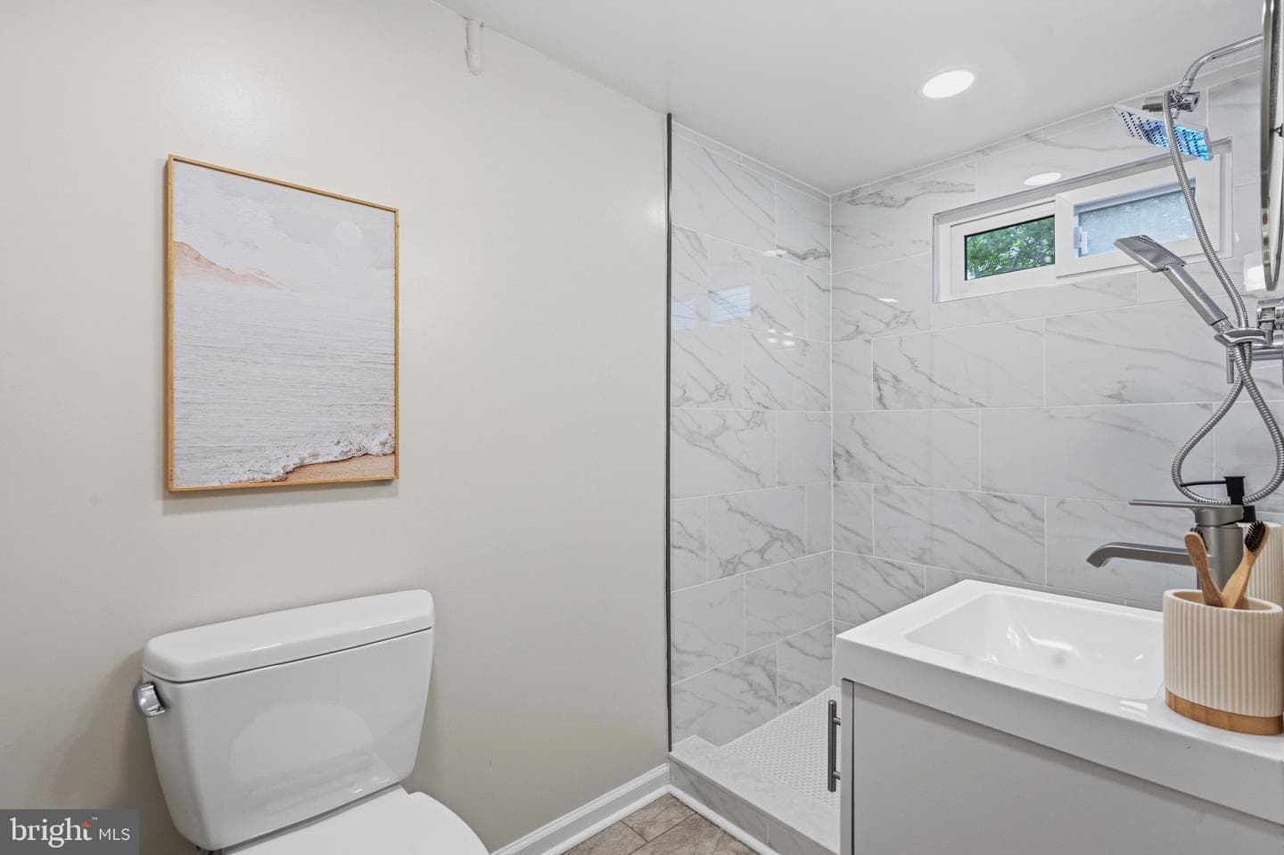 304 Rollins Street photo 6