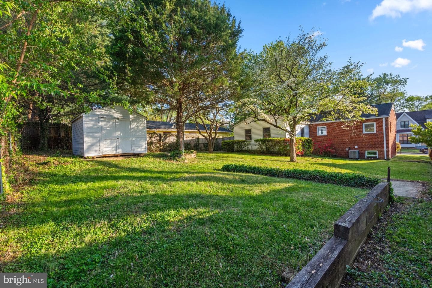304 Rollins Street photo 7