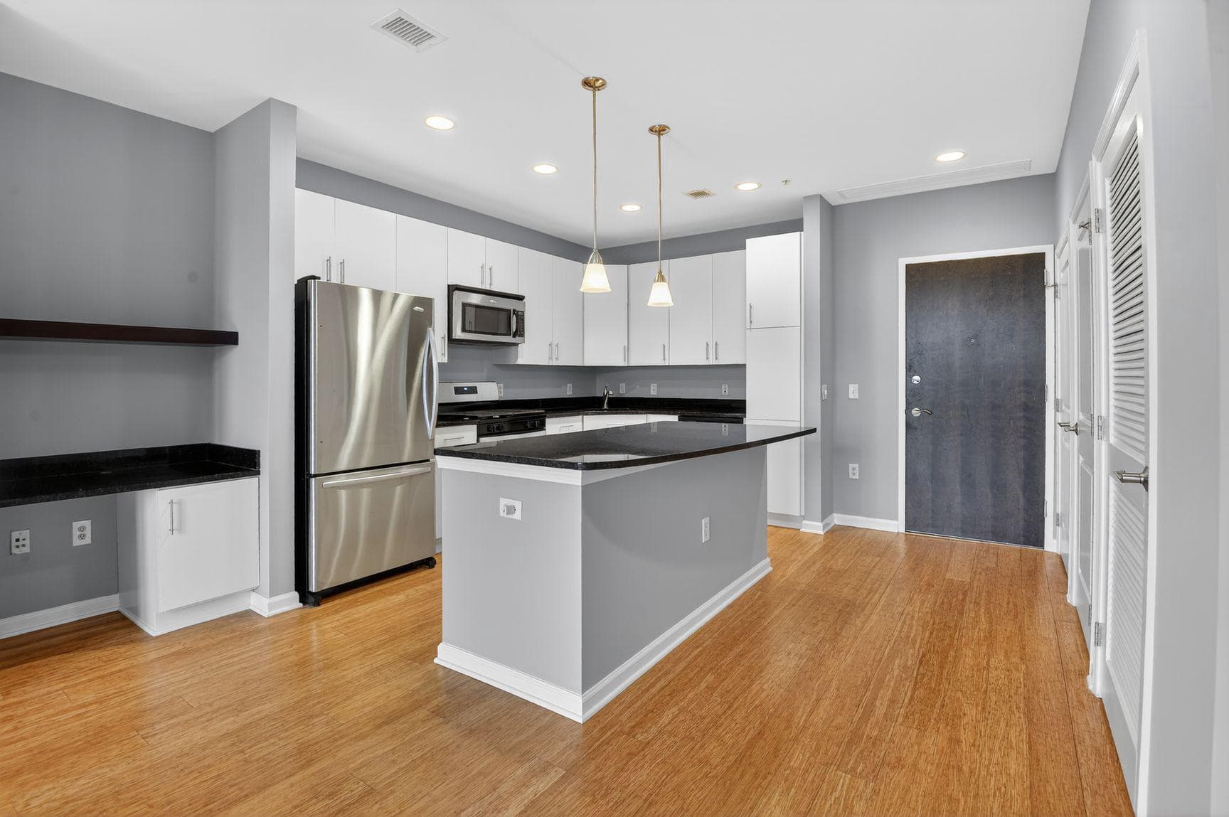 444 W Broad Street #428 photo 3