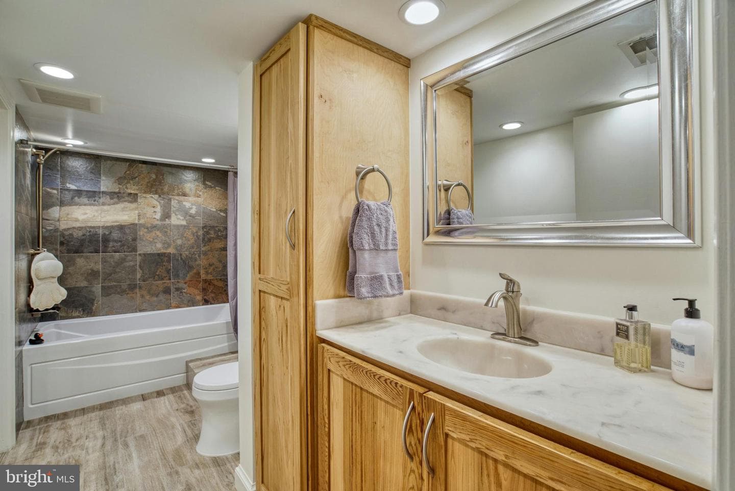 312 N Van Buren Street photo 59