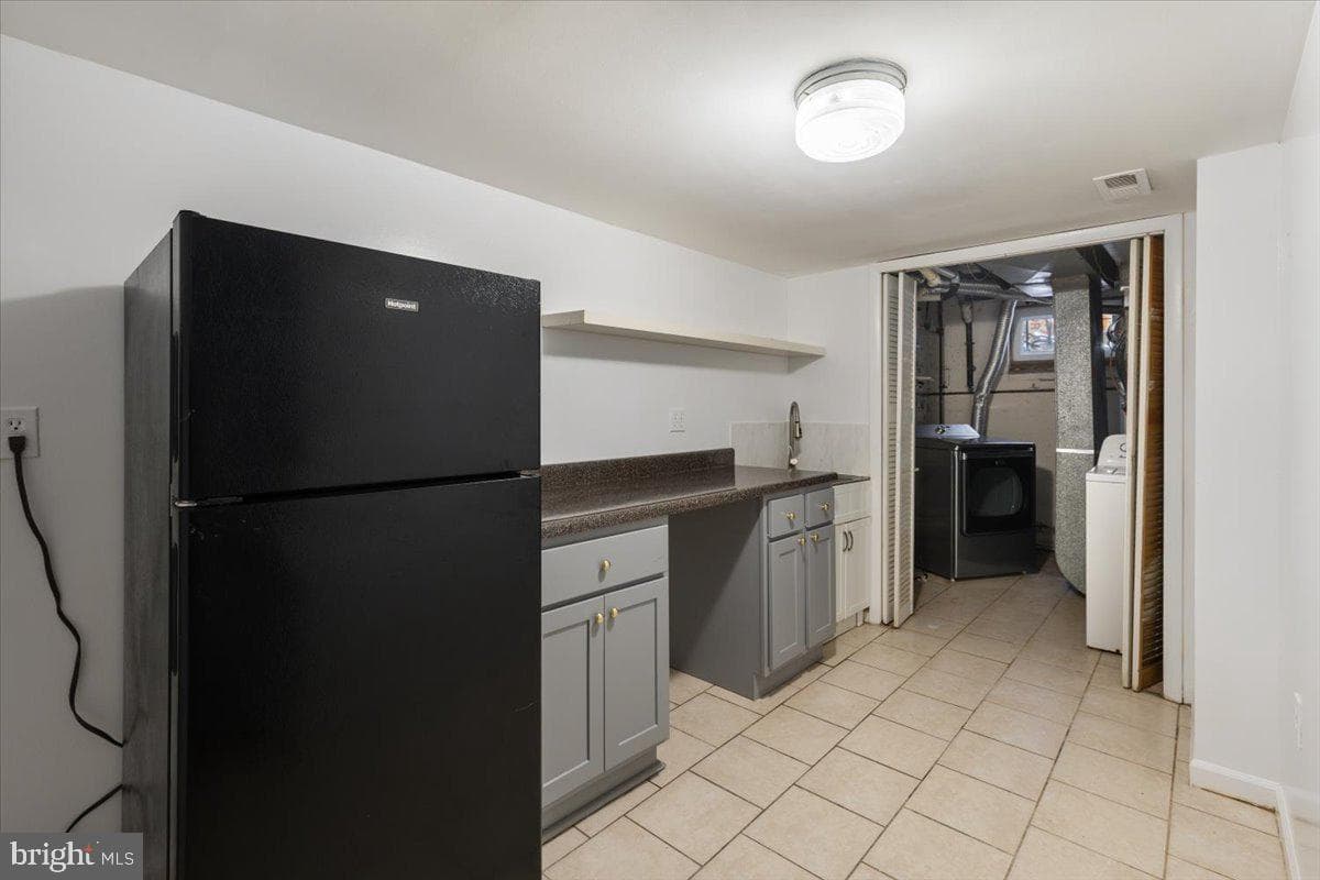 202 S Cherry Street photo 25