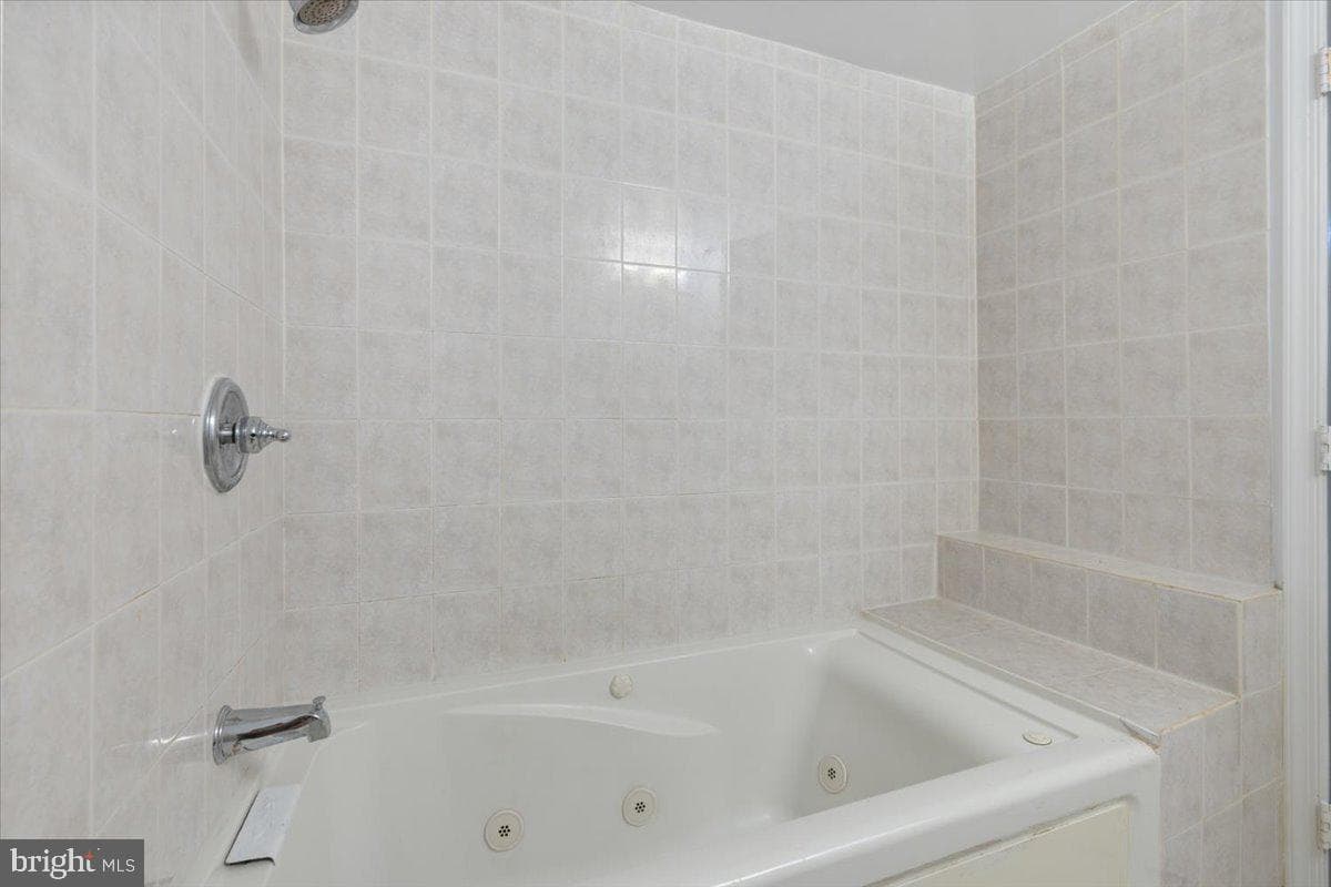 202 S Cherry Street photo 30