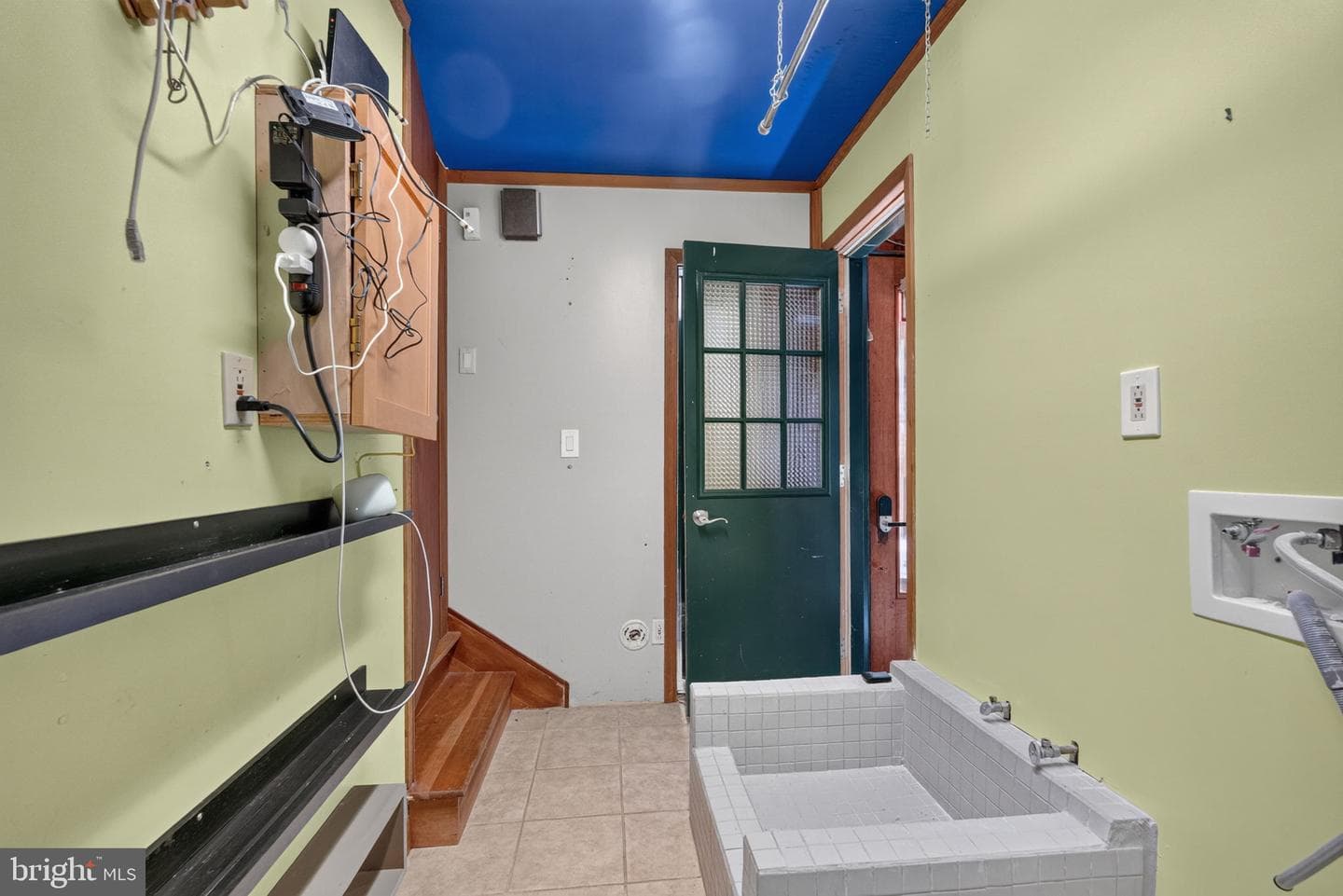 997 N Sycamore Street photo 32