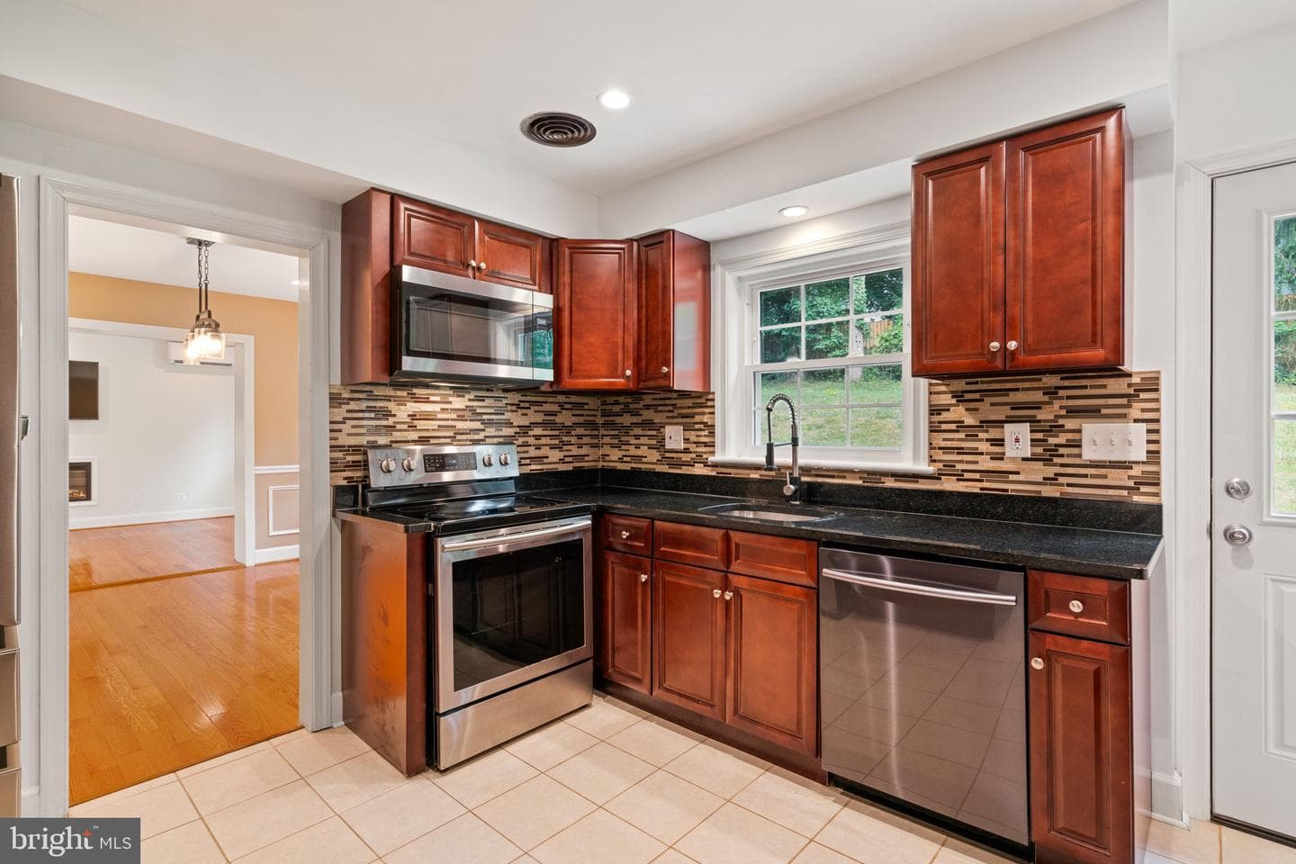 709 E Broad Street photo 14