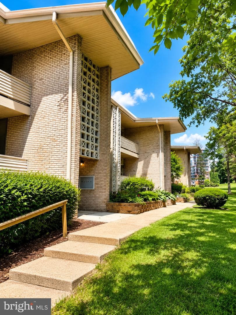 142 Birch St # C-5, Falls Church