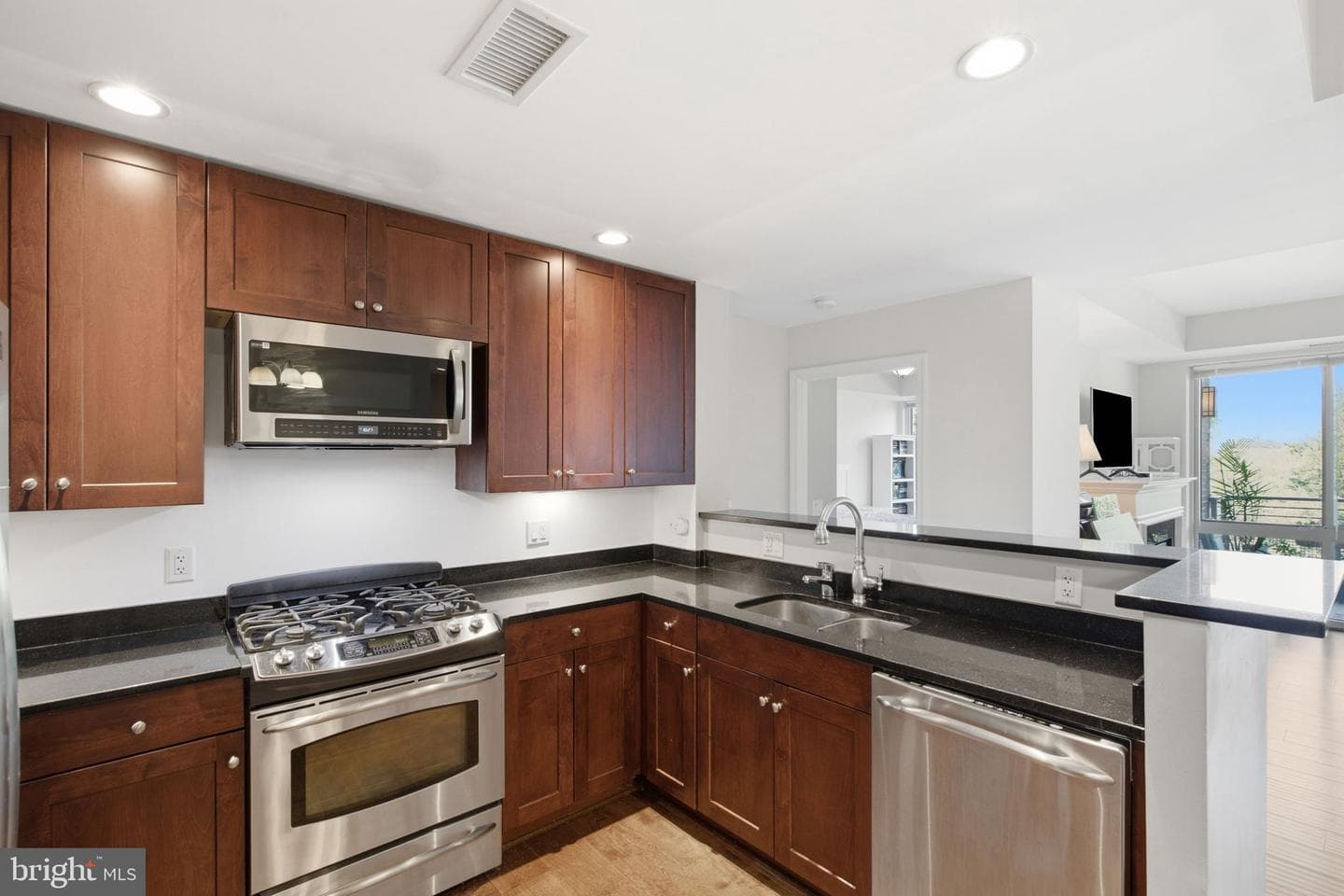 513 W Broad Street #605 photo 14