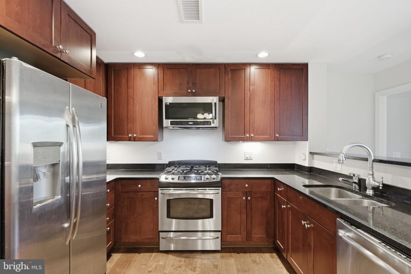 513 W Broad Street #605 photo 15