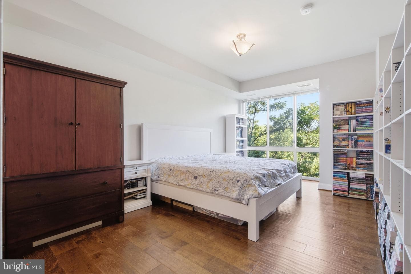 513 W Broad Street #605 photo 16