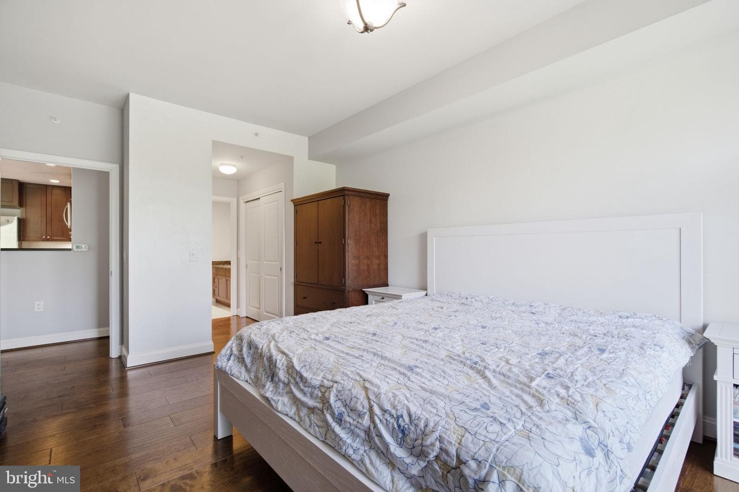 513 W Broad Street #605 photo 18