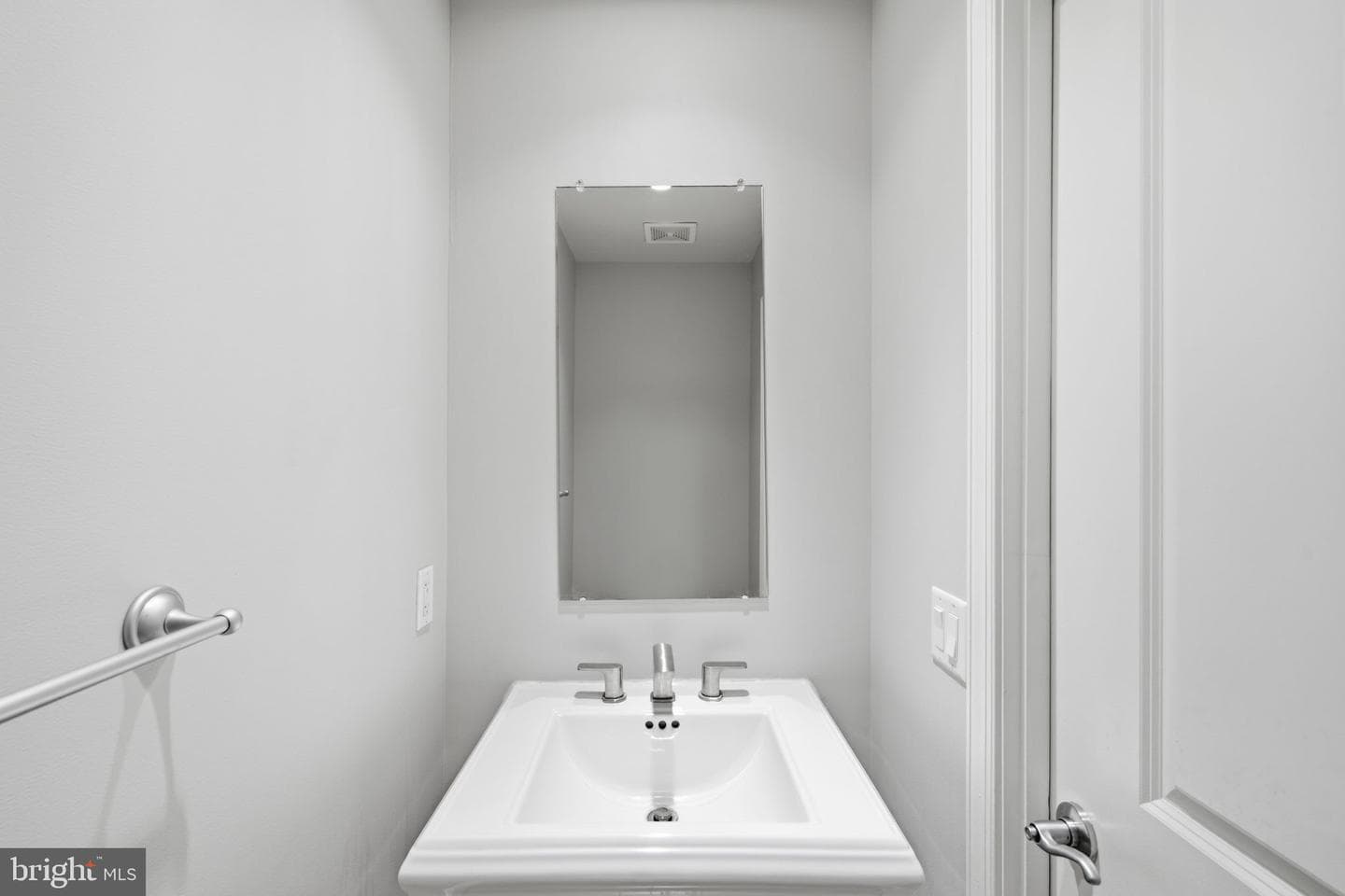 513 W Broad Street #605 photo 5