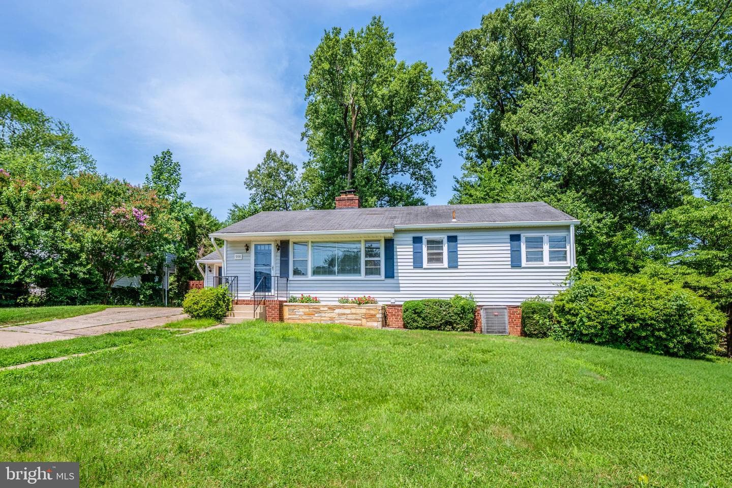 998 N Roosevelt Street, Falls Church