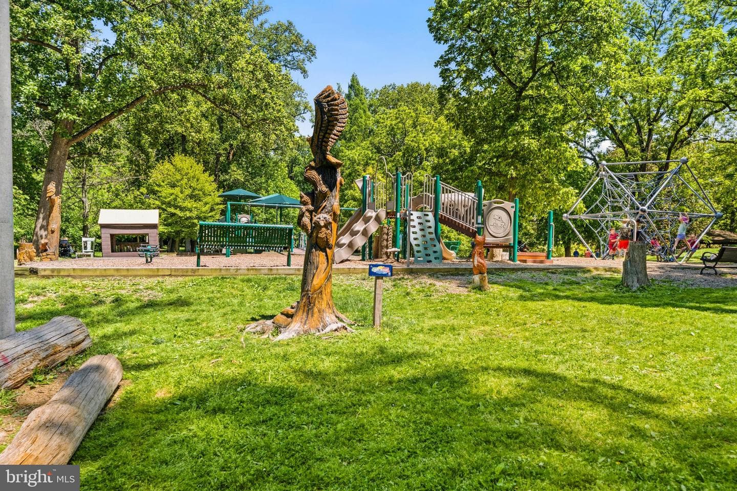 200 N Maple Avenue #613 photo 28