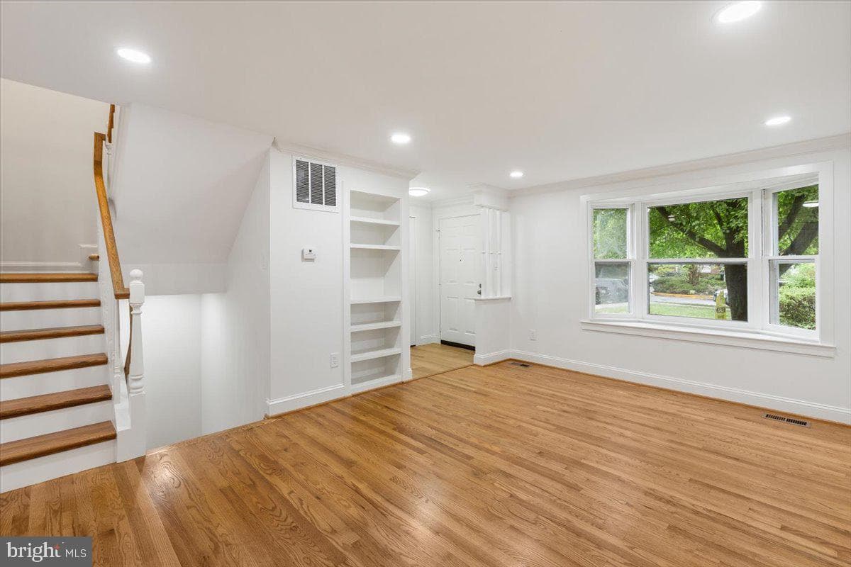 285 Gundry Drive, Falls Church