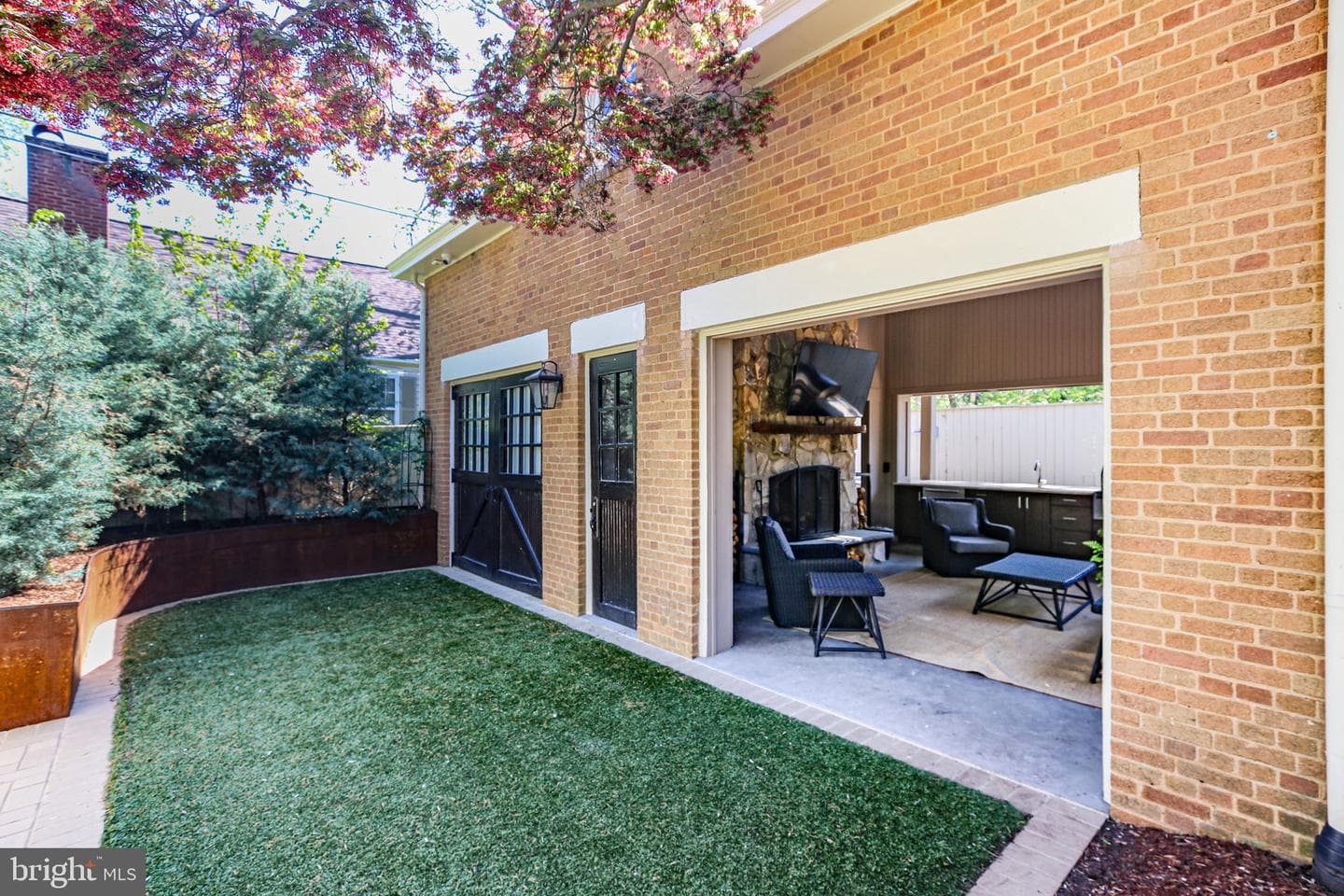 1111 Prince Edward Street photo 3