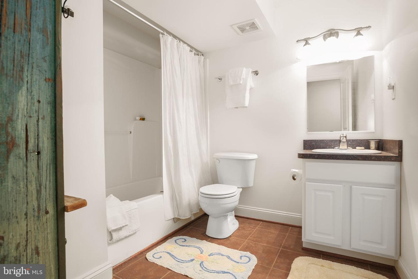 211 Fauquier Street photo 42