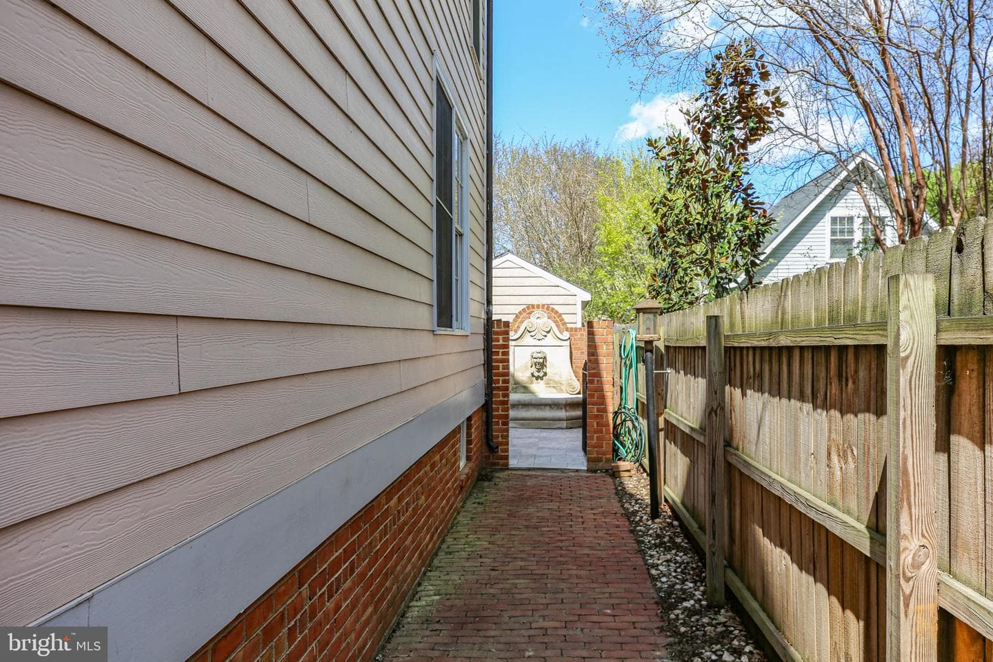 211 Fauquier Street photo 49