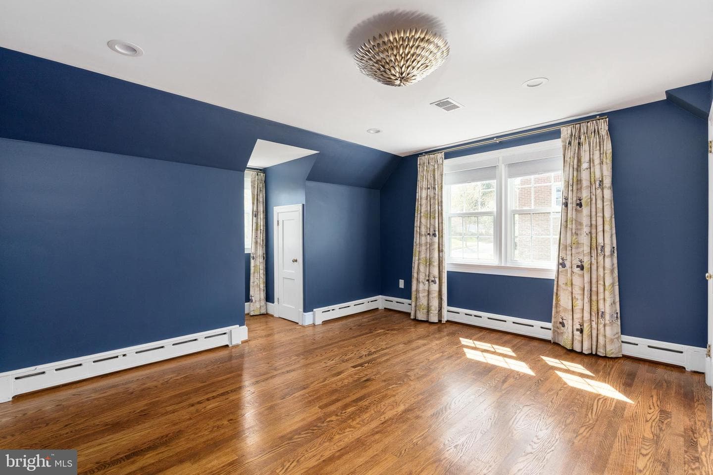 909 Mortimer Avenue photo 39