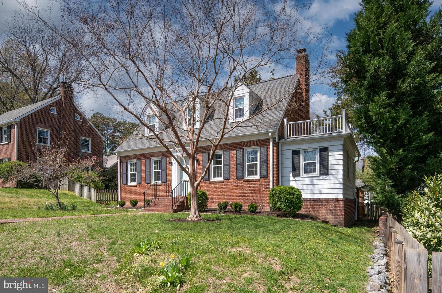 909 Mortimer Avenue photo 4
