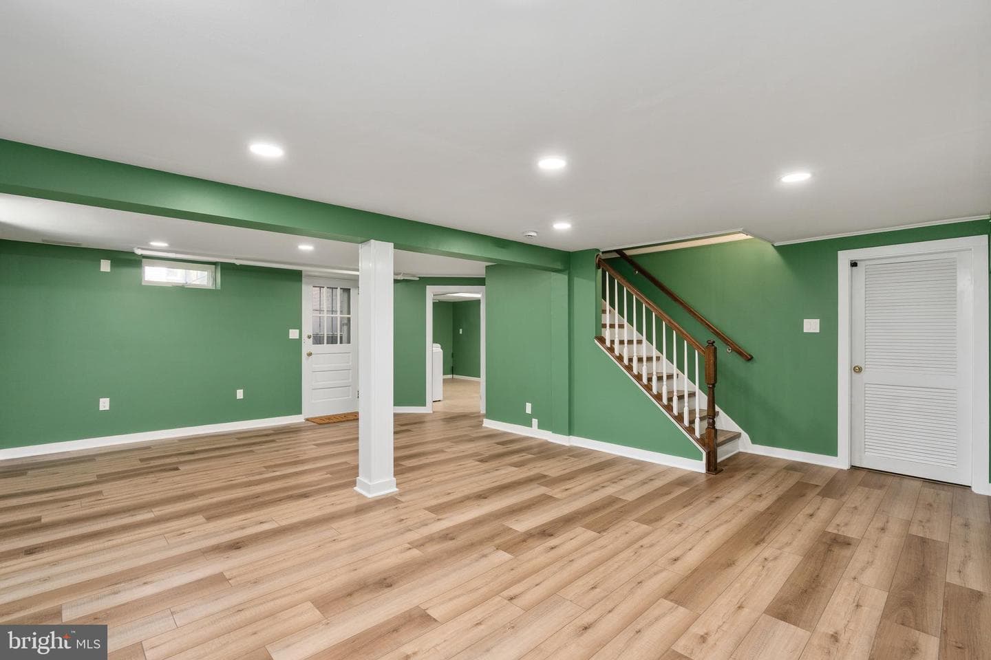 909 Mortimer Avenue photo 45