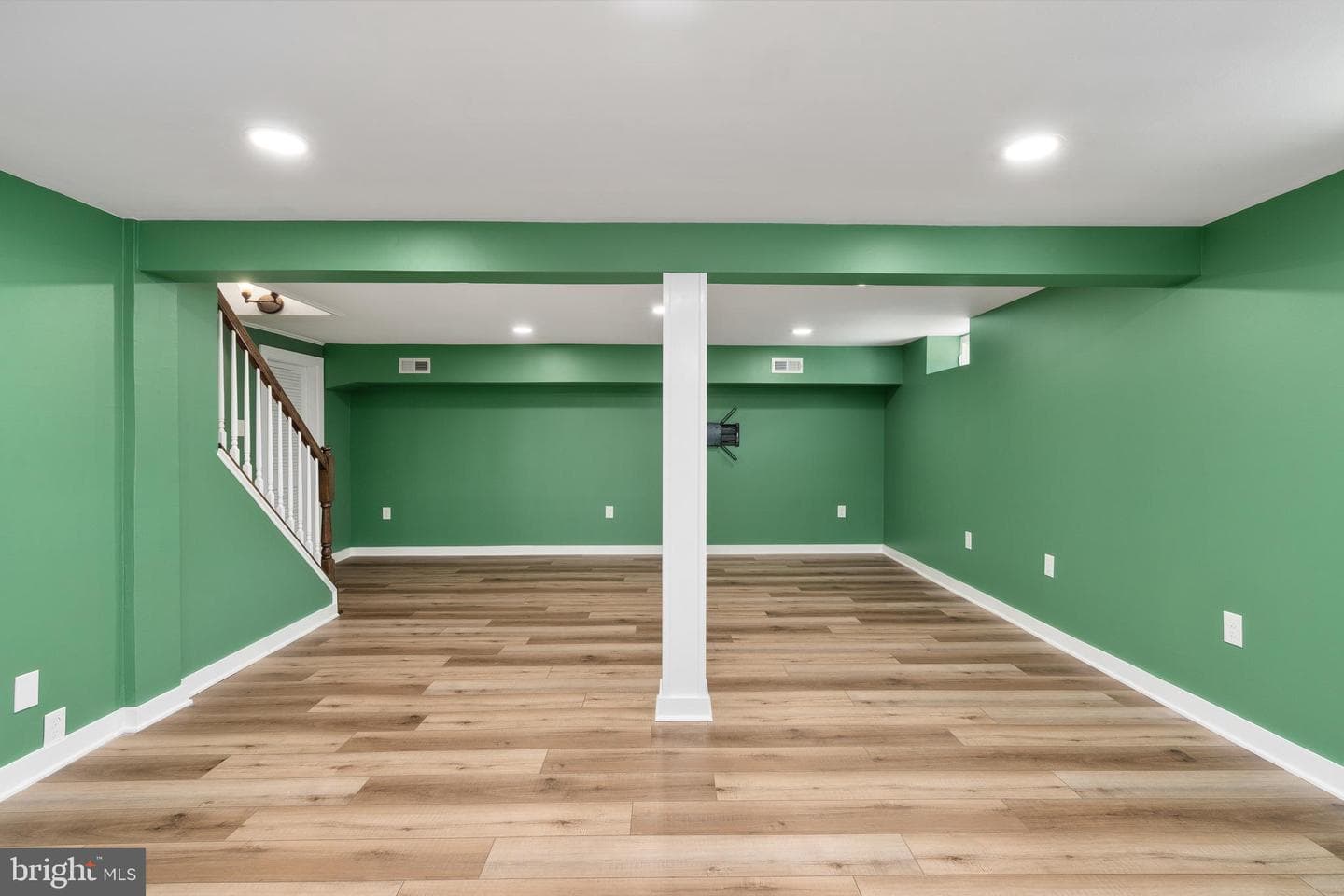 909 Mortimer Avenue photo 48