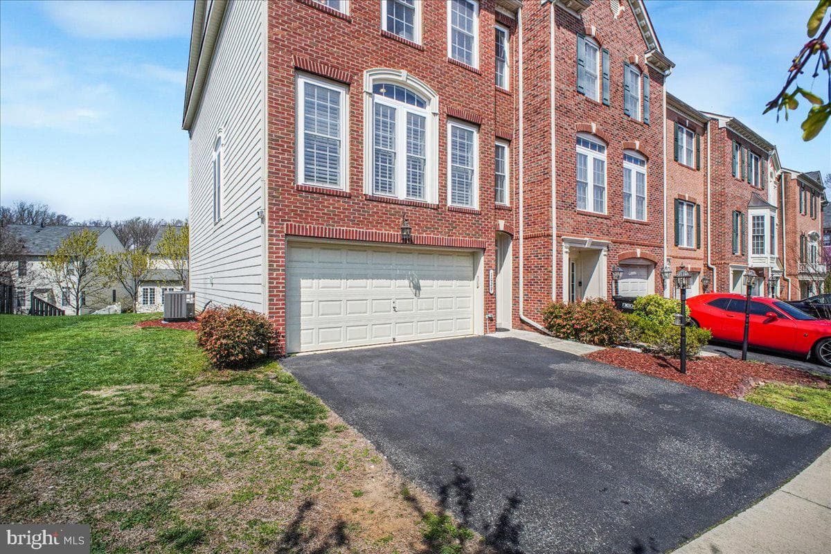 1029 Hotchkiss Place photo 2