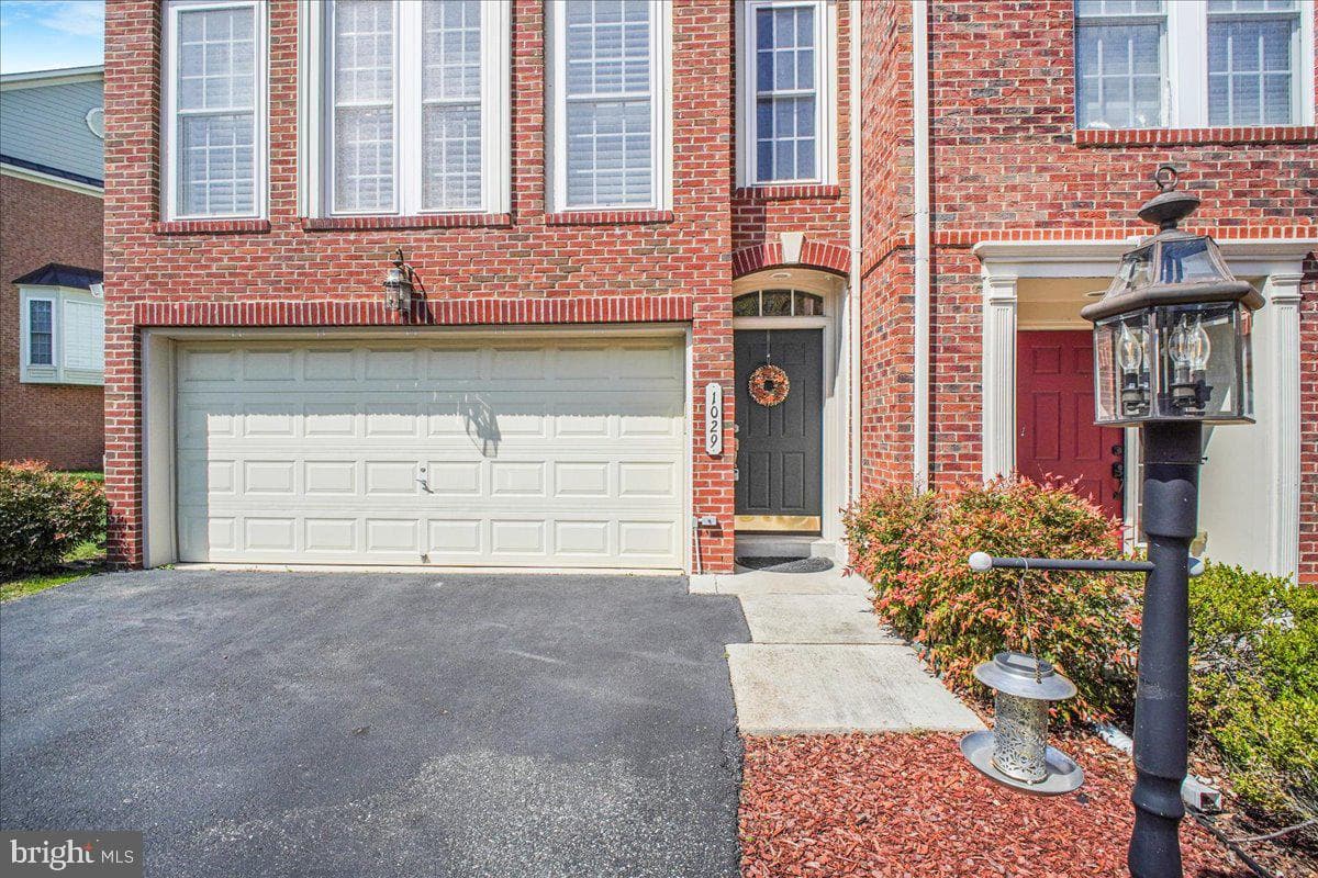 1029 Hotchkiss Place photo 3