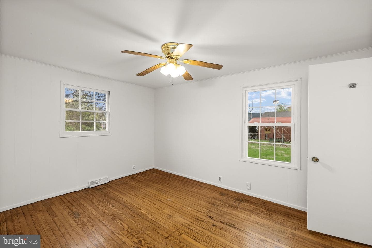 1306 Cardwell Street photo 35