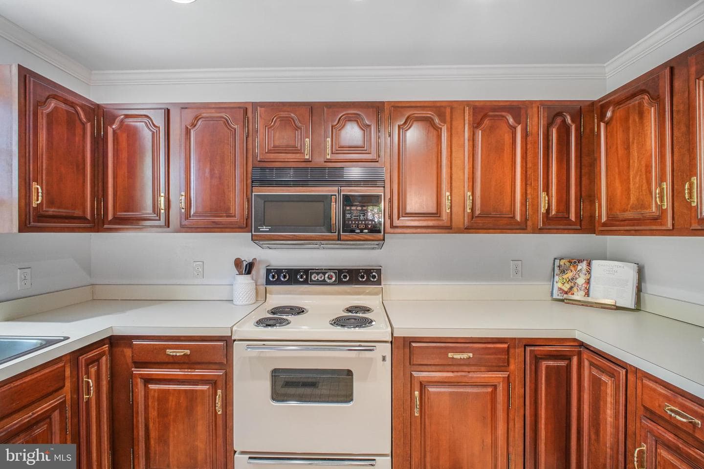 823 College Avenue #i photo 17