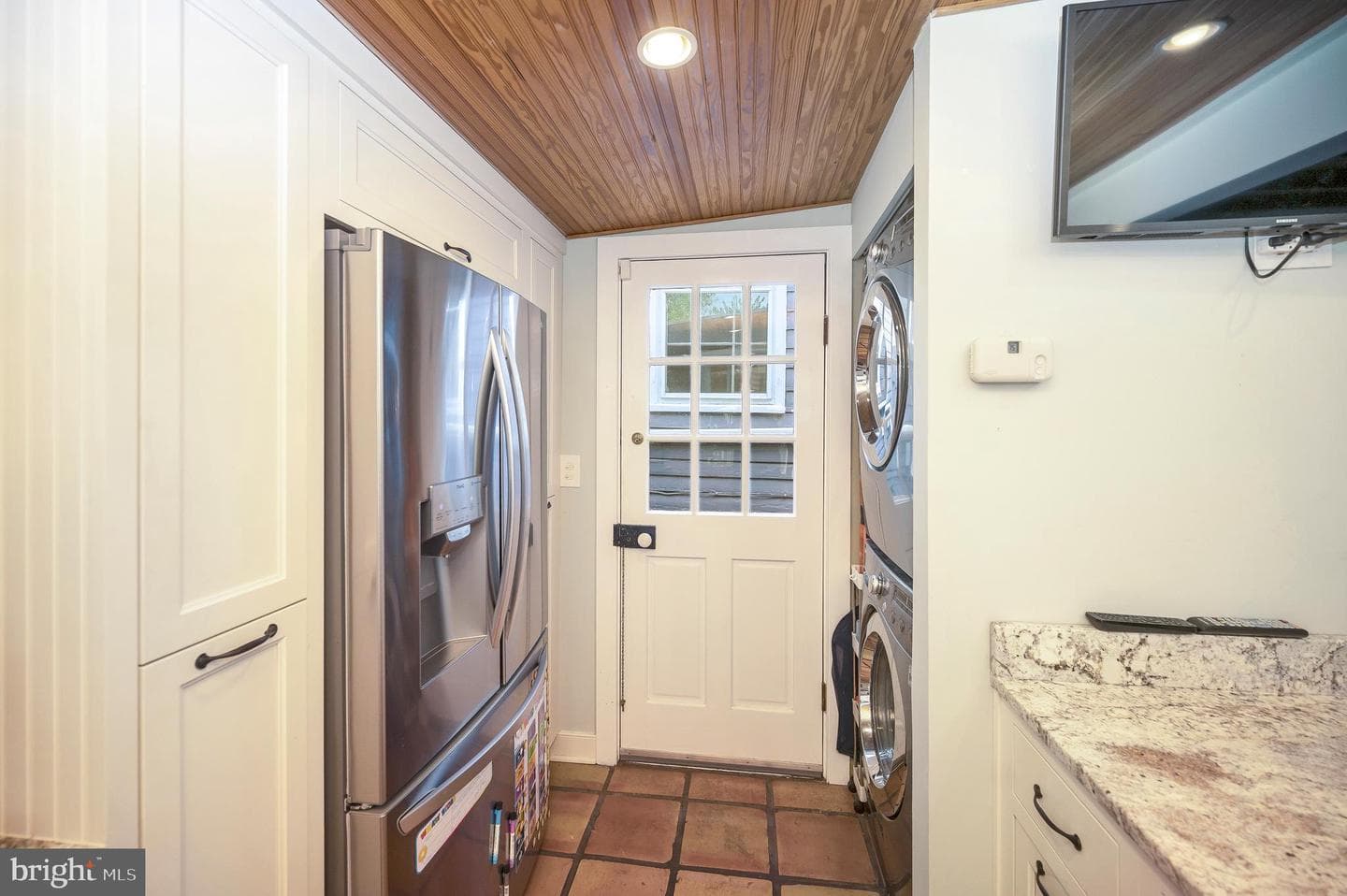 1102 Prince Edward Street photo 28