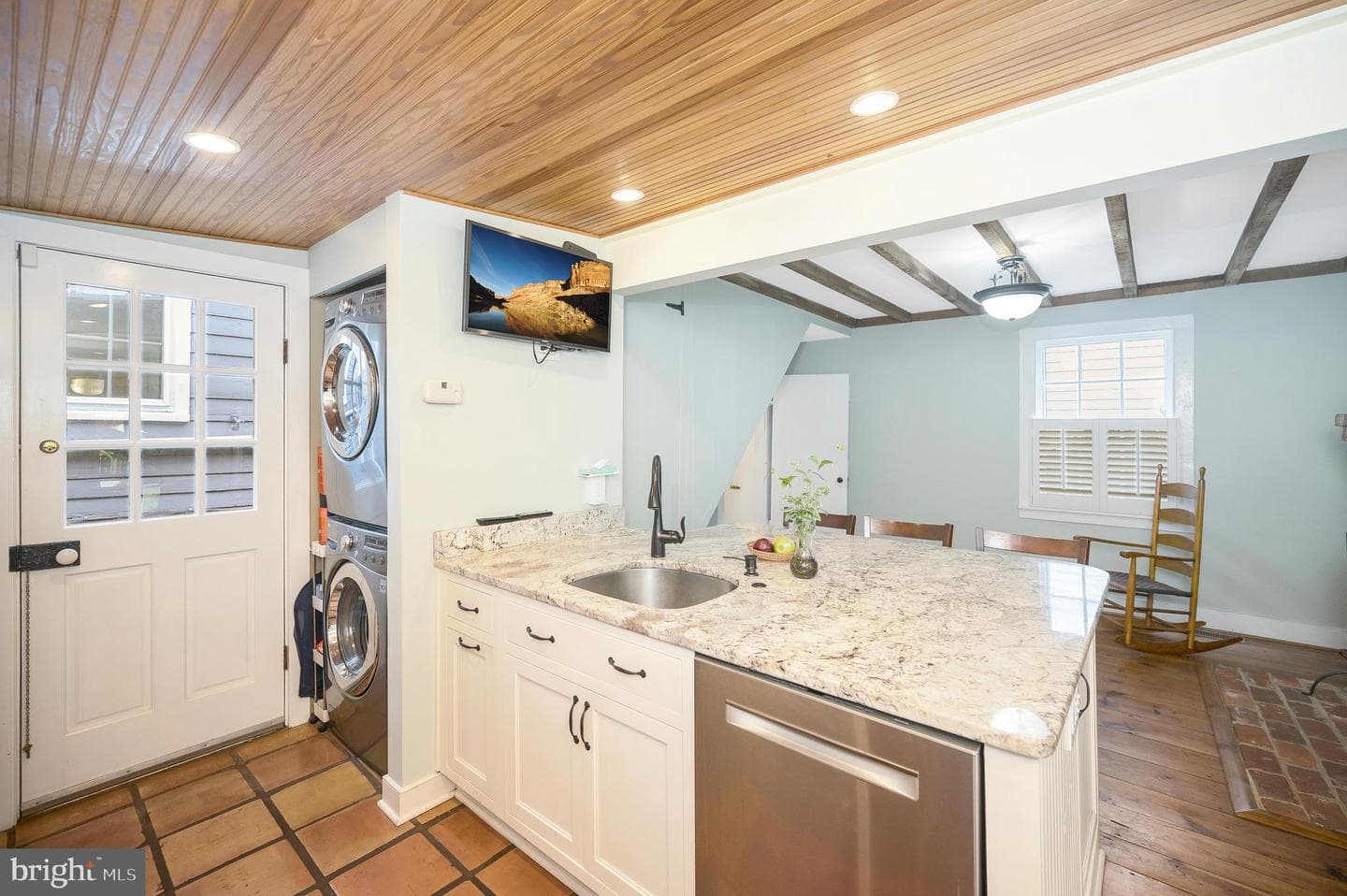 1102 Prince Edward Street photo 33